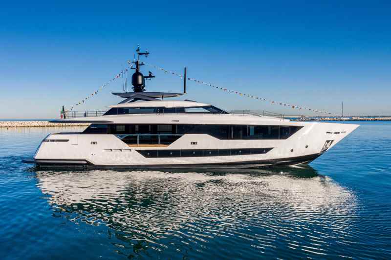 Custom-Line-106′-MY-Y-Launch-1 Custom Line Yacht 106