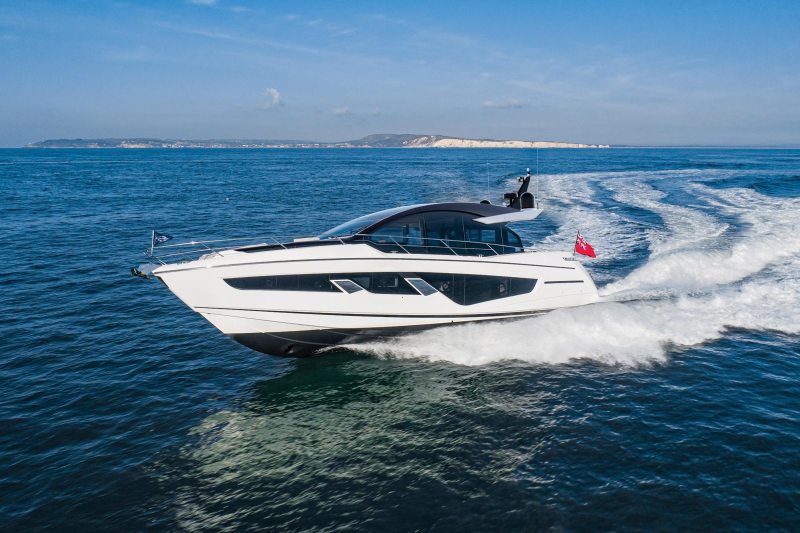 YTG0322_CUR_8 Sunseeker Predator 65