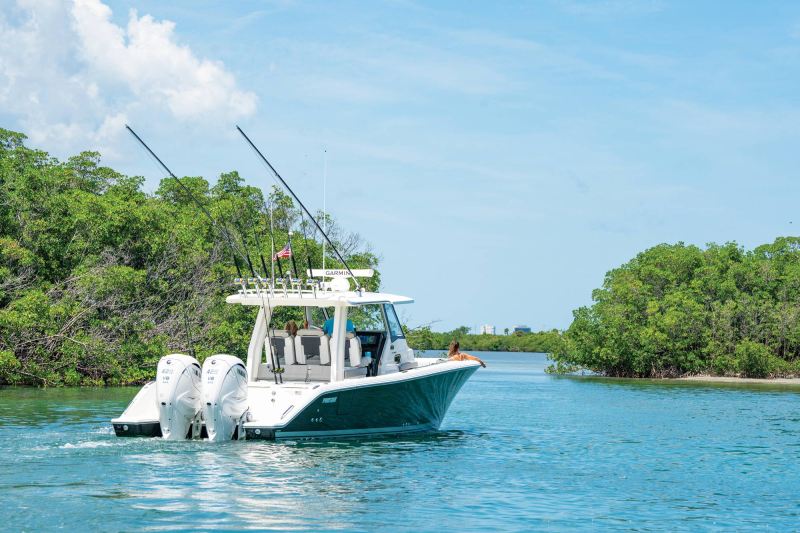 YTG0422_On-Board_1 Pursuit S 358 Sport