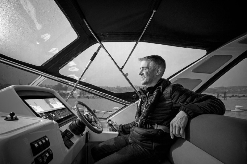YTG0422_FEA_Equipped_9 Electronics equipped boat
