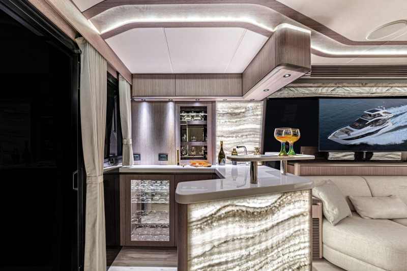 Galeon 800 Fly