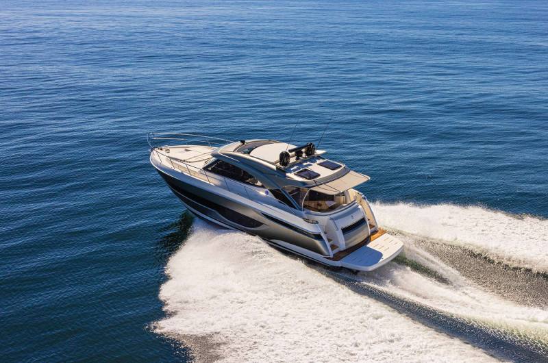 4600-3 Riviera 4600 Sport Yacht