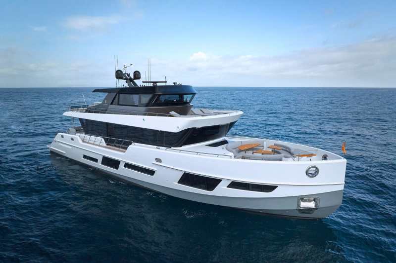 CLX96-COVER-04 CL Yachts CLX96
