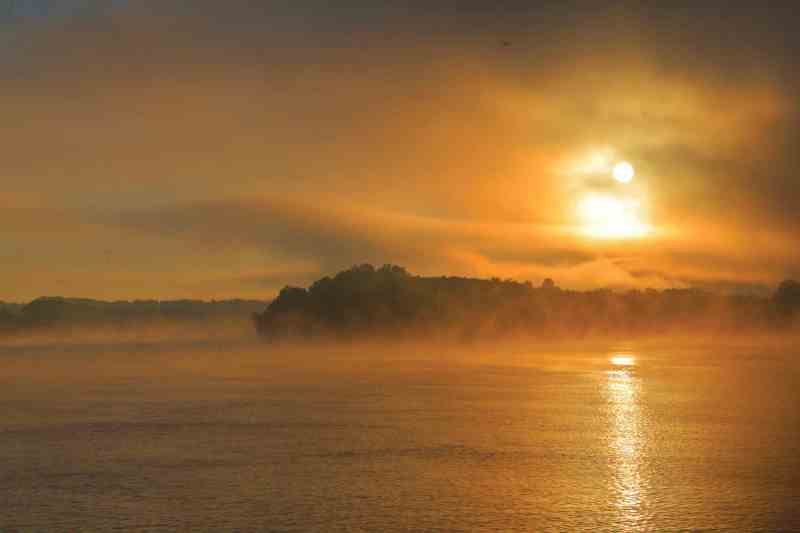 YTG1222_FEA_Cruising_2 Tennessee River