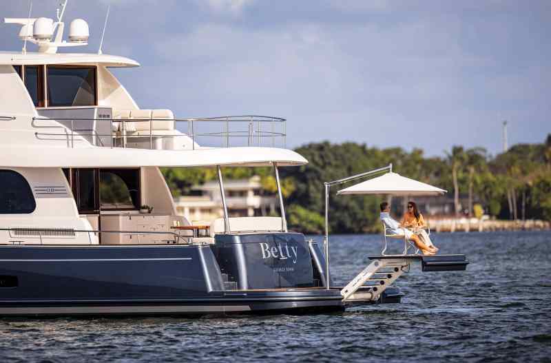 Grand Banks 85 Skylounge