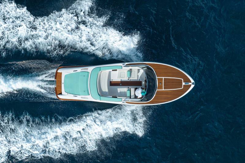 YTG0223_My-Other-Boat_01 Riva’s El-Iseo from above
