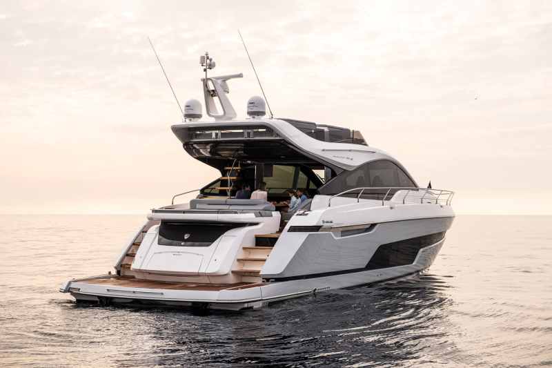YTG0423_New-Yachts_2 Fairline Phantom 65