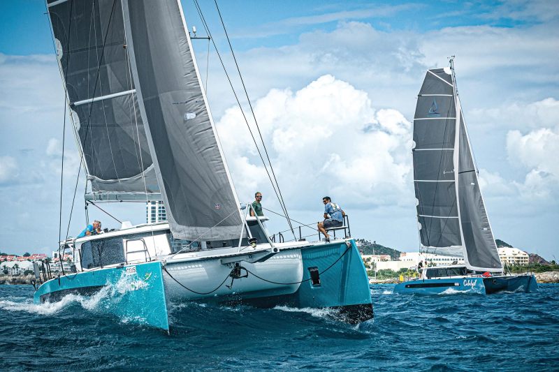 YTG0523_Silent-Running_01 Balance Catamaran