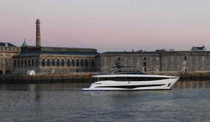 y95-2 Princess Yachts Y95