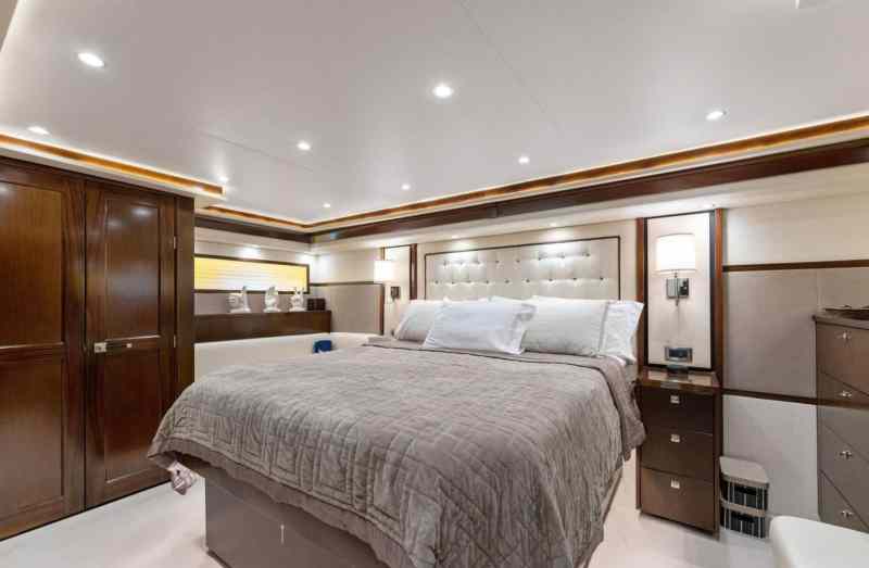 Viking Yachts 76 Convertible