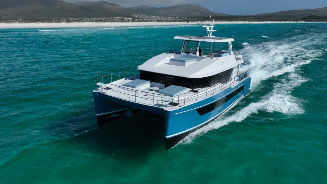 Yachting On Board: Two Oceans 555 Catamaran