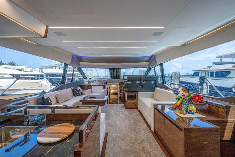 Prestige Yachts 630 Fly