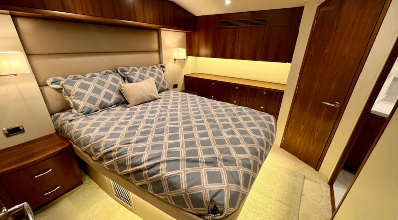 Hatteras Yachts GT59