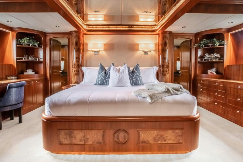 Horizon Yachts 94 Widebody Bad Daddy