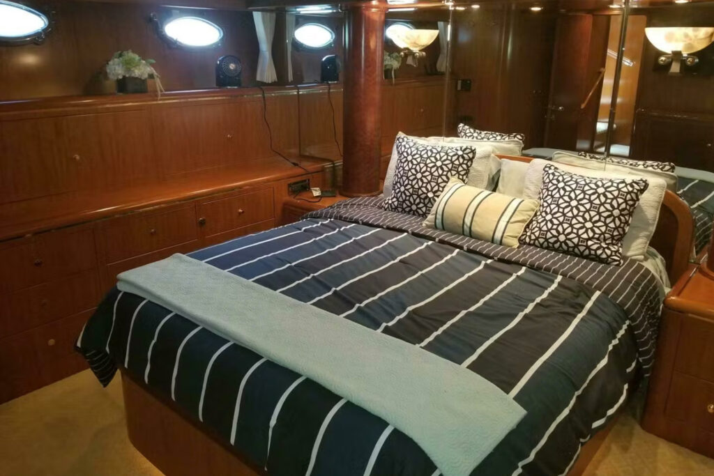 Ocean Alexander 64 Pilothouse