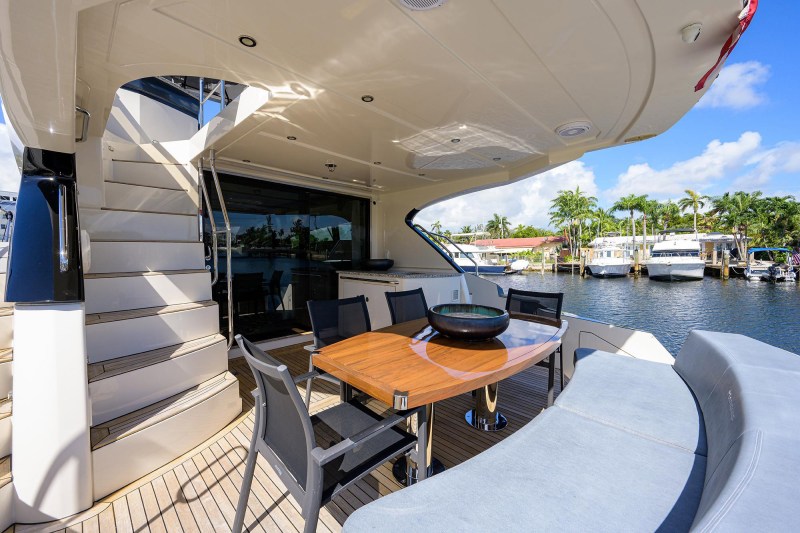 Marquis 660 Sport Yacht