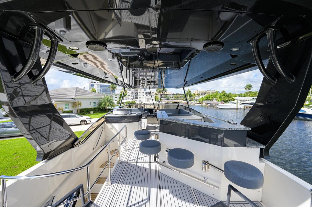 Marquis 660 Sport Yacht