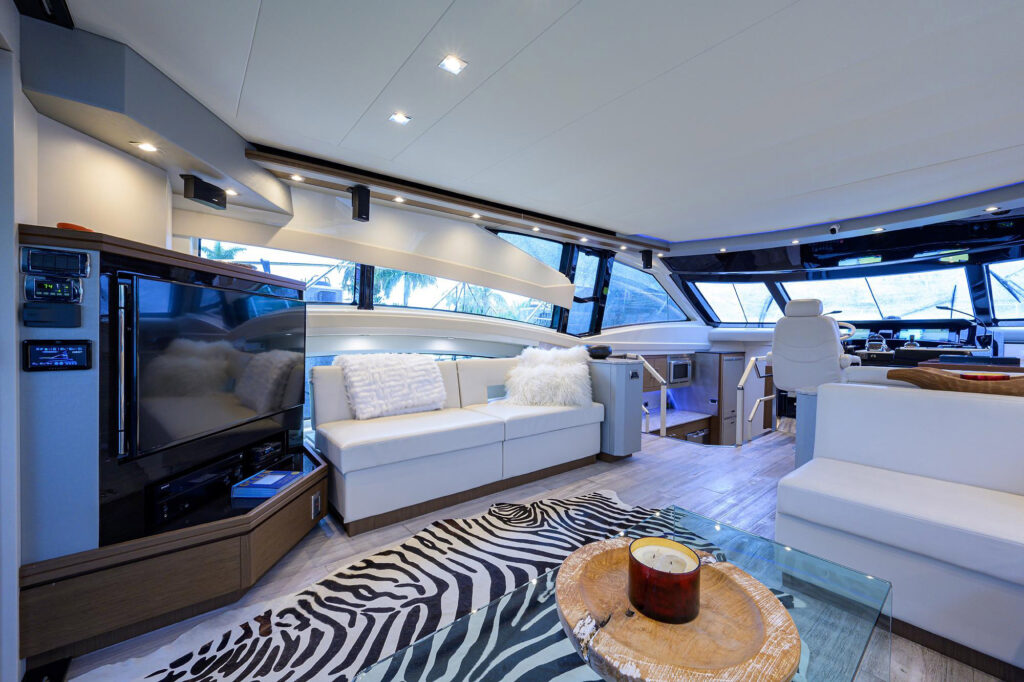 Marquis 660 Sport Yacht