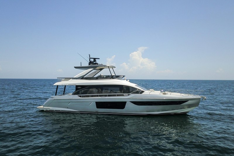 Azimut-68-Fly-Crimson-1 Azimut 68 Fly Crimson