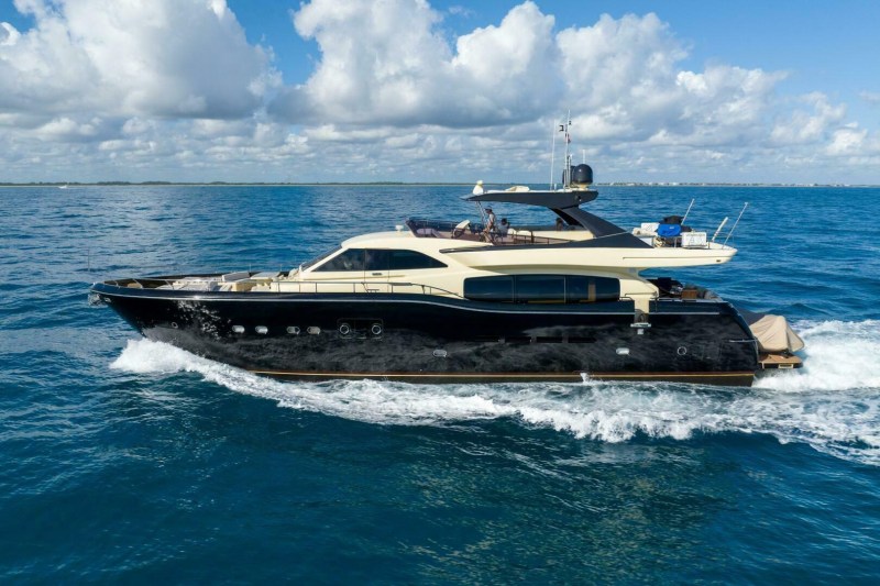 Ferretti-Altura-840-1 2010 Ferretti Altura 840