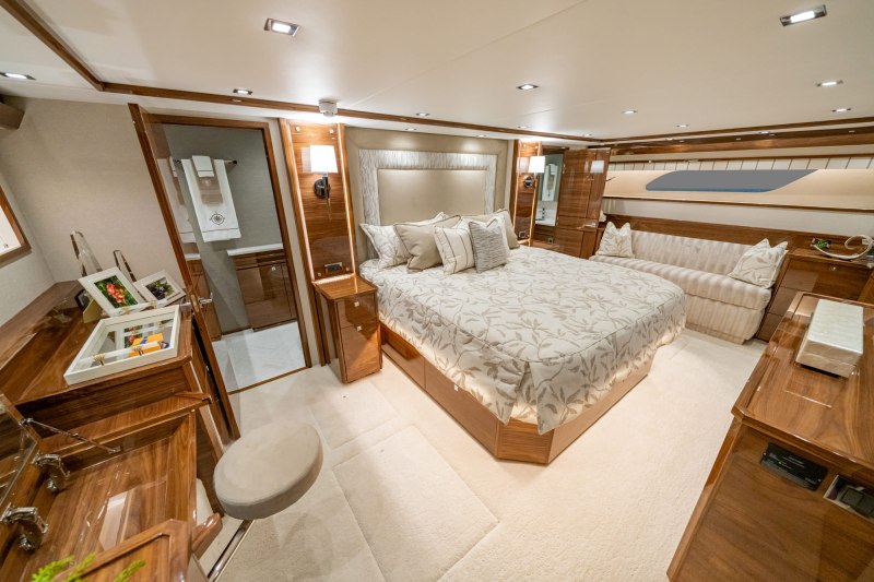 Viking Yachts 90 Convertible