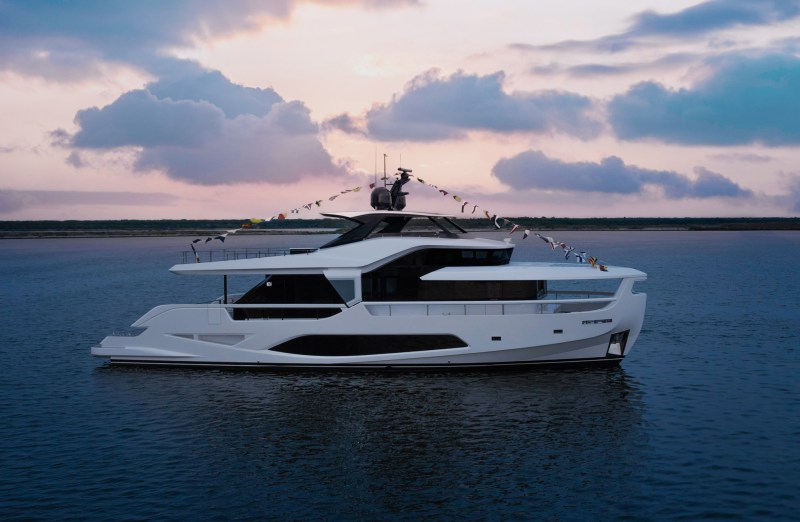 Ferretti-Infynito-80-1 Ferretti Infynito 80