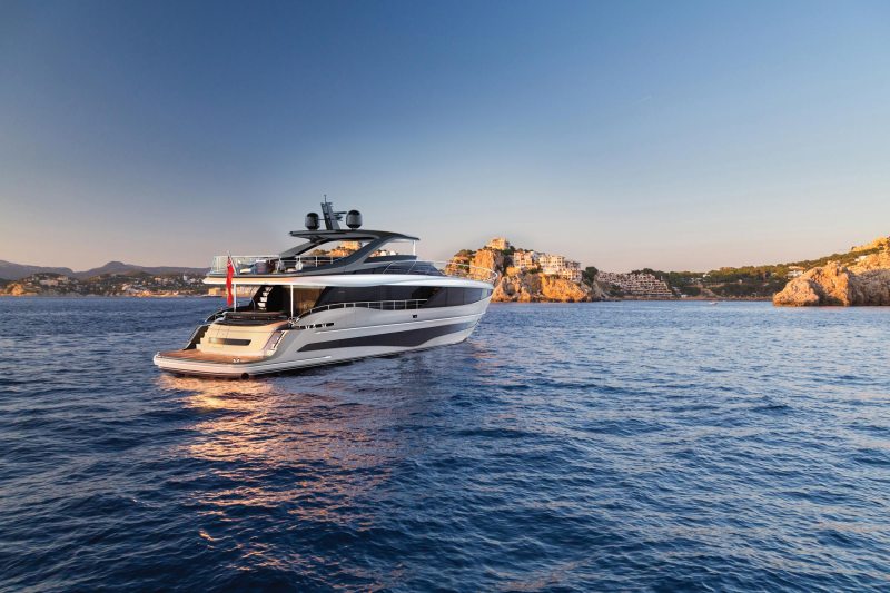 YTG0624_New-Yachts_04 Princess Yachts Y95