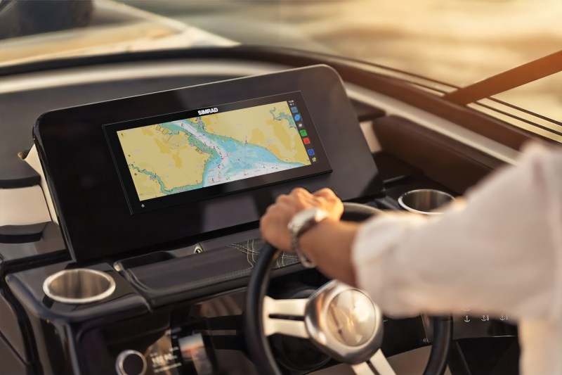 YTG0724_Electronics_01 Simrad NSX Ultrawide display