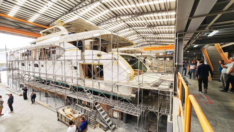 YTG0724_FEA_Horizon-Yard_3 Horizon Yachts factory floor