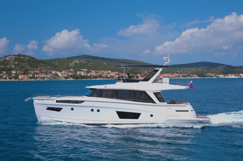 Greenline-58-Fly-Hybrid Greenline 58 Fly Hybrid