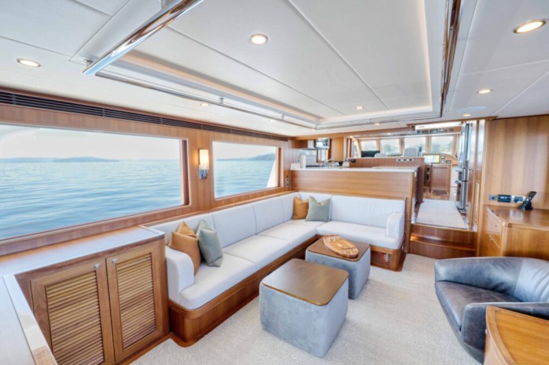 Outer Reef 720 Flybridge