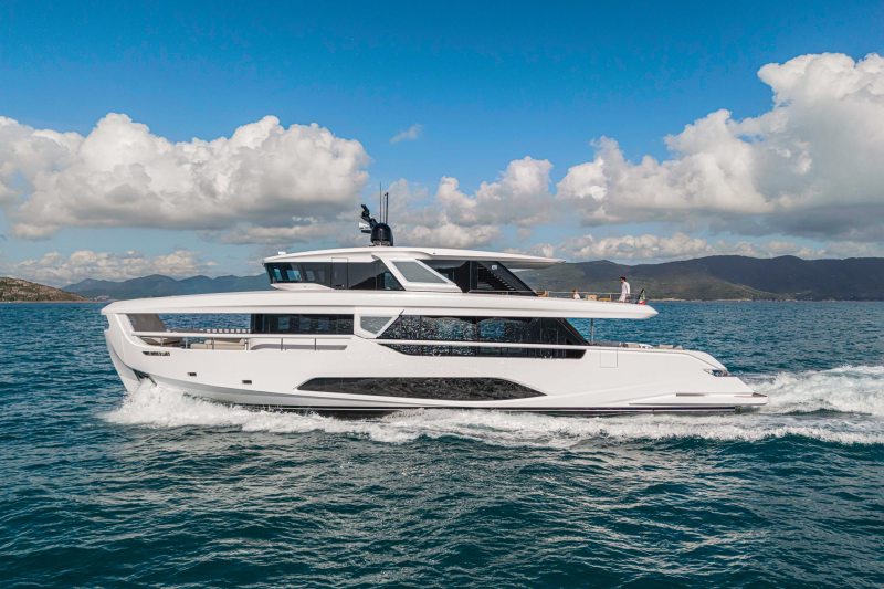 YTG0924_FEA_Infinyto-90_3 Ferretti Yachts’ Infynito 90