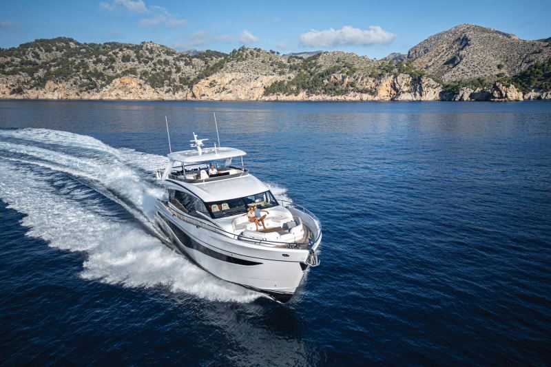YTG1024_FEA_Princess-Y80_1 Princess Yachts Y80