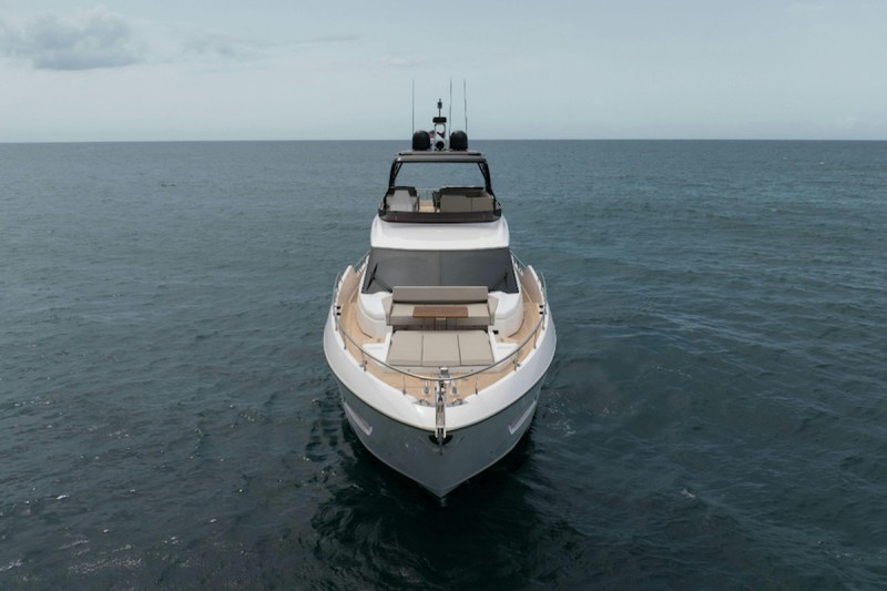 Ferretti Yachts 720 Calma