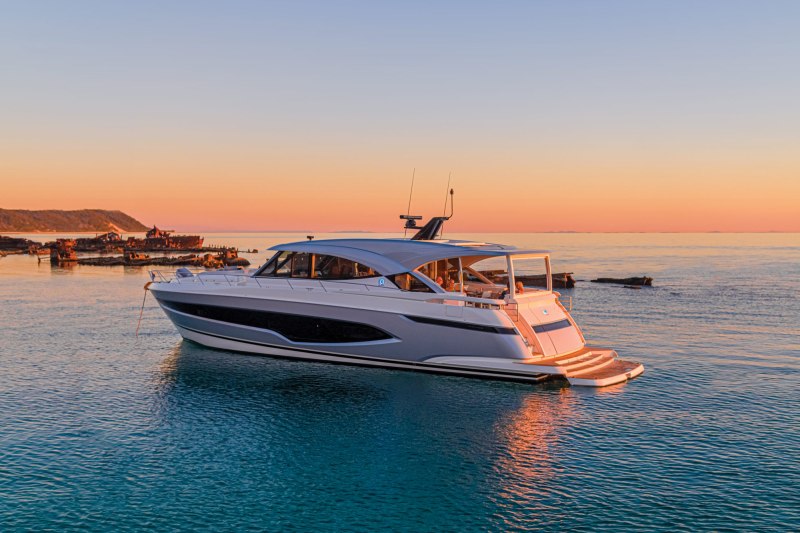 YTG1124_New-Yachts_1 Riviera 6800 Sport Yacht Platinum Edition