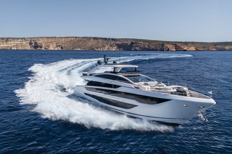 YTG0225_FEA_Pearl-82_06 Pearl Yachts 82
