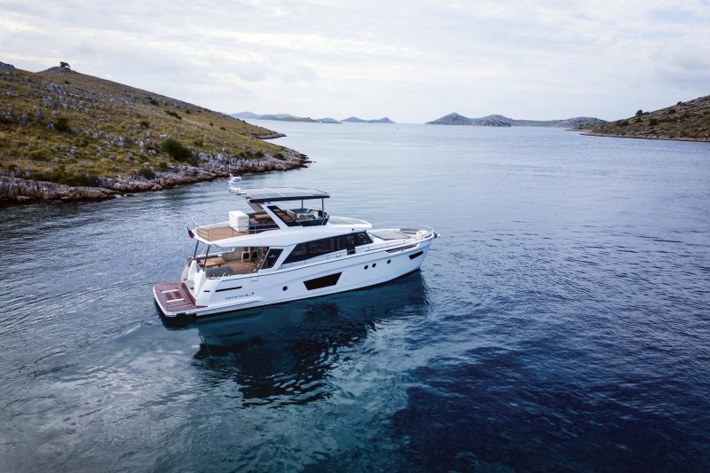 YTG0125_New-Yachts_05 Greenline 58 Fly Hybrid