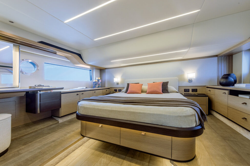 Absolute Navetta 53