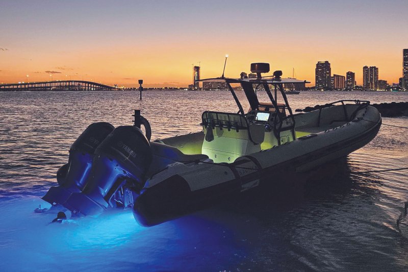 YTG0225_Electronics_01 Astel Marine Equator series underwater lights