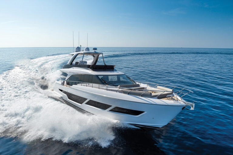 Ferretti Yachts 670