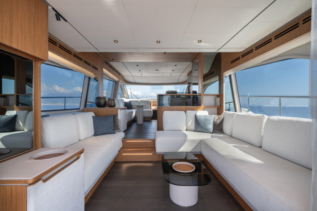 Ferretti Yachts 670