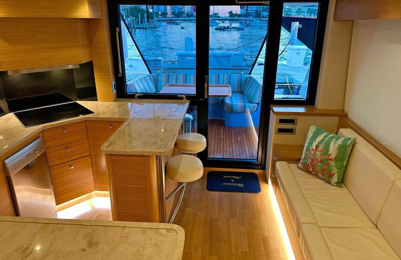 Outer Reef 620 Trident Oasis