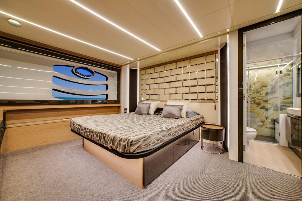 Pershing 70 Argo
