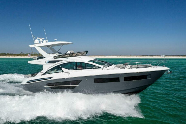 Cruisers Yachts 60 Fly Miss Tracy Lane