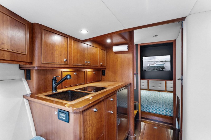 Cinco Boatworks 43 Express