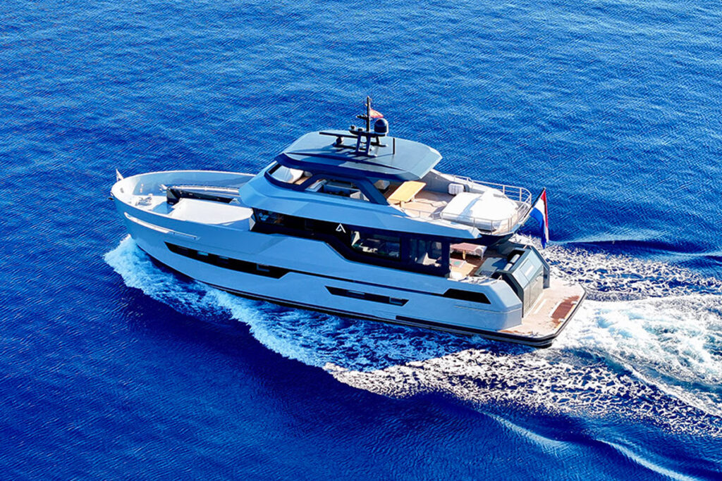Outer Reef Adventure 780
