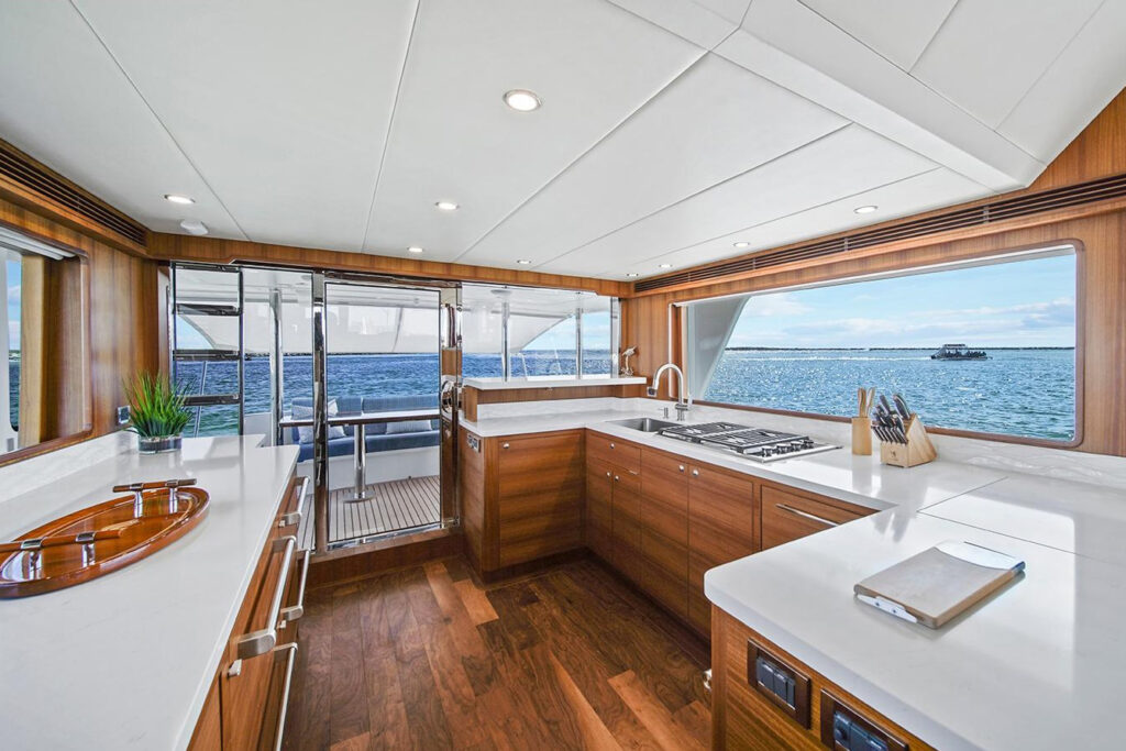 Outer Reef 670 Azure 