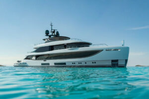Benetti Oasis 42M