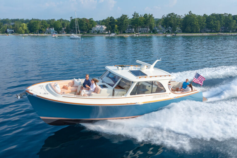 Hinckley Picnic Boat 39