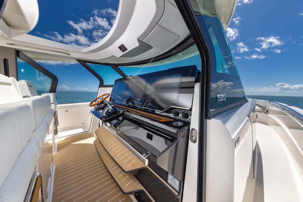 Tiara 56 LS